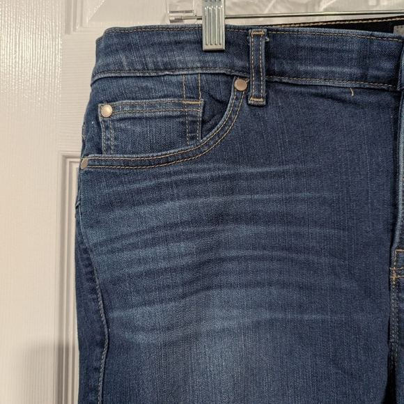 Torrid Dark Wash Bombshell Skinny Premium Stretch High-Rise Jean in Size 20R - Picture 3 of 15